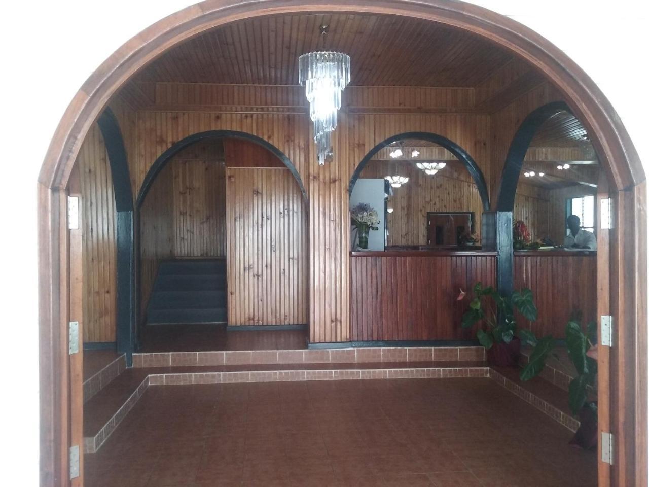 מאונט הייגן Mcroyal Hotel מראה חיצוני תמונה