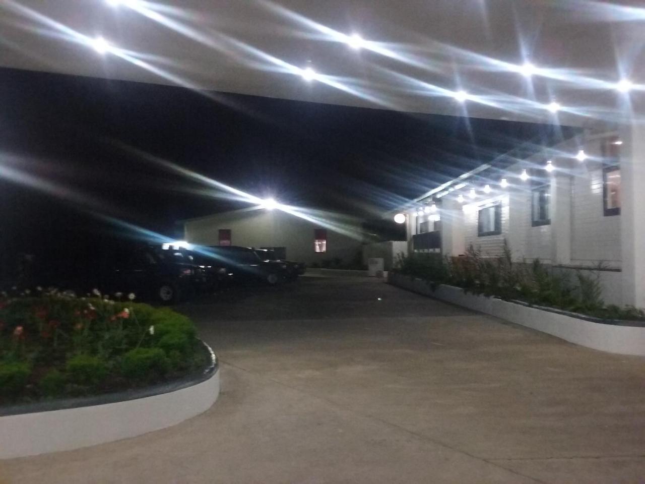 מאונט הייגן Mcroyal Hotel מראה חיצוני תמונה